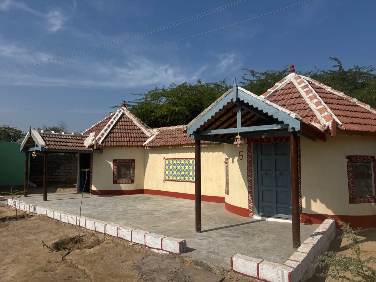 Bhunga exterior