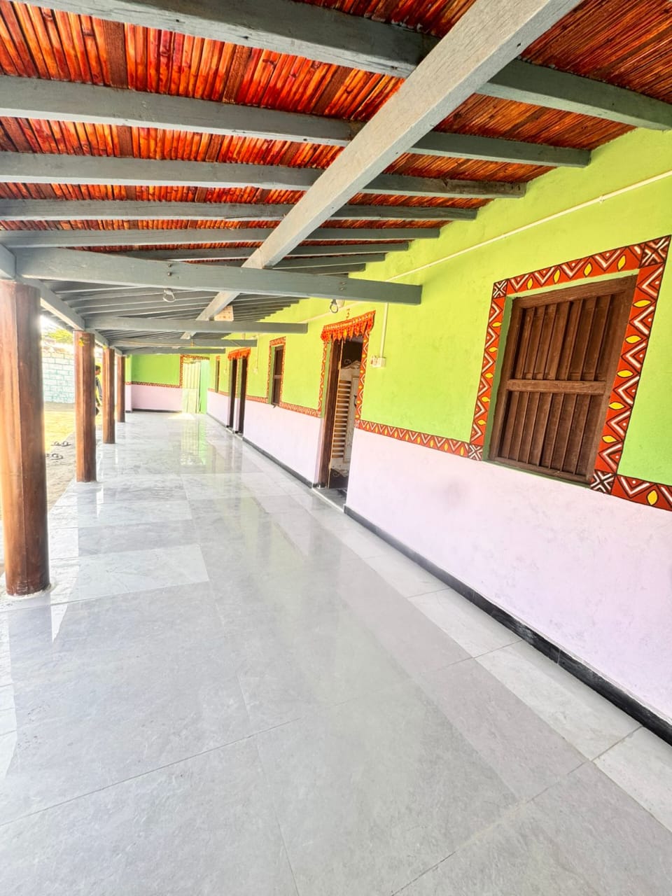 Rann Savera Home Stay bhunga interior